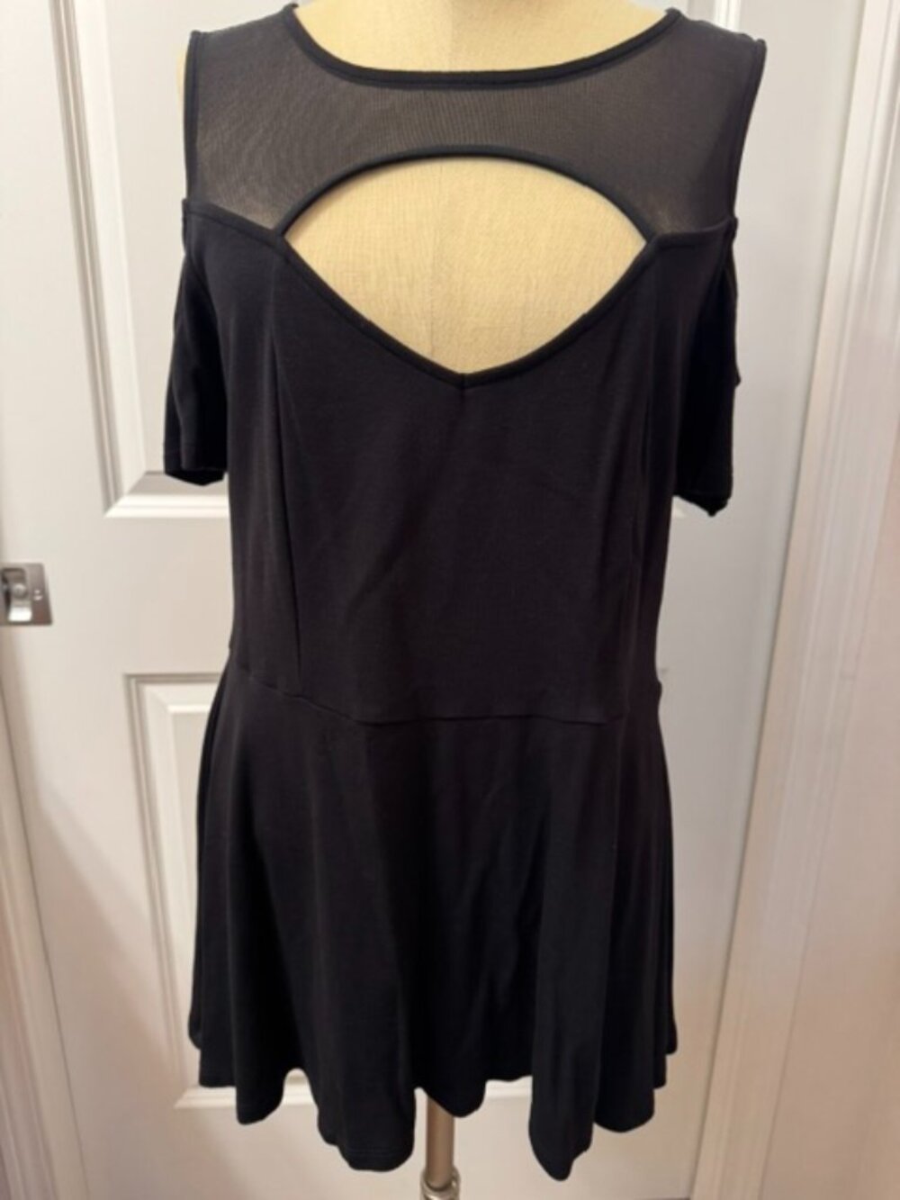 TORRID Black Cold-Shoulder Knit Peplum Top (Size 1)